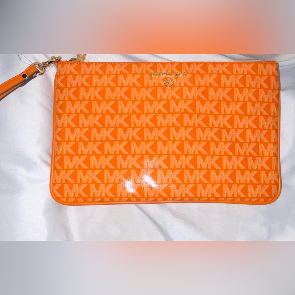 Michael Kors Jet Set clutch